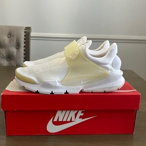 Brand New Nike Dart Sock Triple White Mens Size 11 Tried On